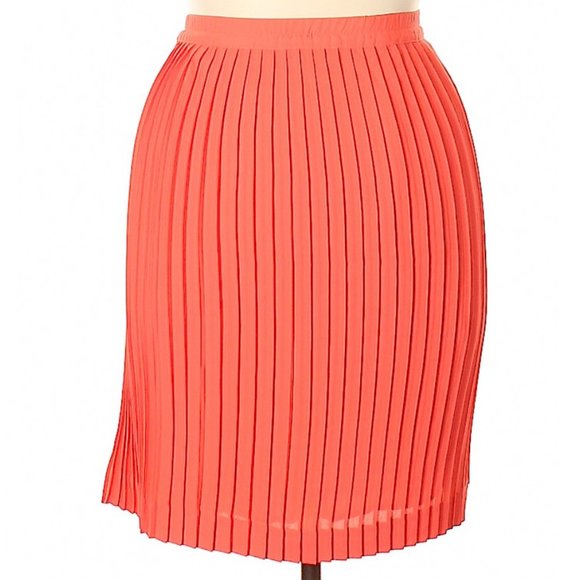 Banana Republic Dresses & Skirts - BANANA REPUBLIC coral orange pleated skirt 100% polyester stretch waist pleat